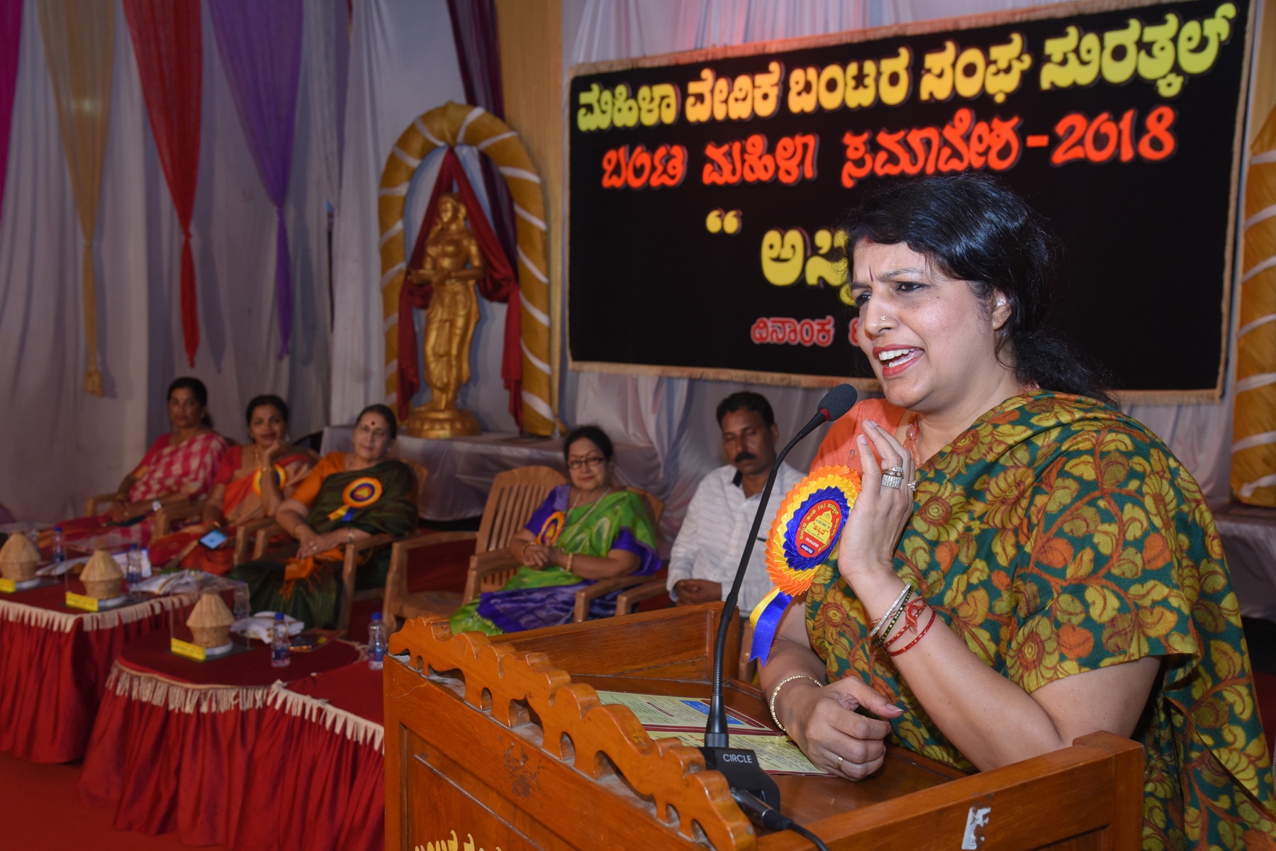 ಬಂಟ ಸಮಾಜದ ಮಹಿಳೆ ತಲೆ ಎತ್ತಿ ನಡೆಯಲು ಬಿಡಿ : ಕೃಪಾ ಅಮರ್ ಆಳ್ವ